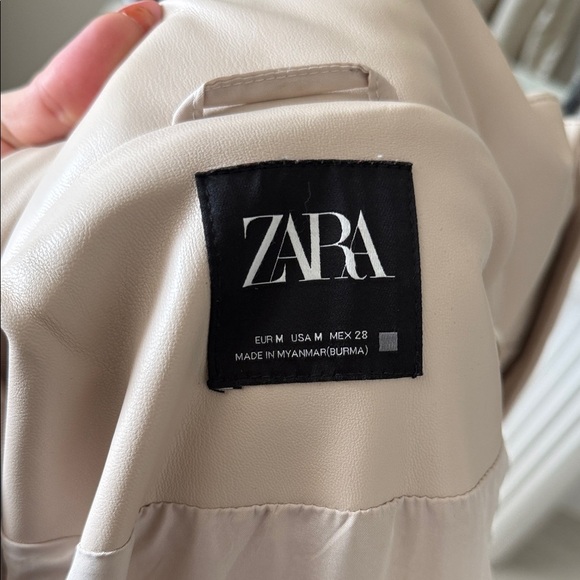 Zara Women's Beige Puffer Jacket - Picture 6 of 8